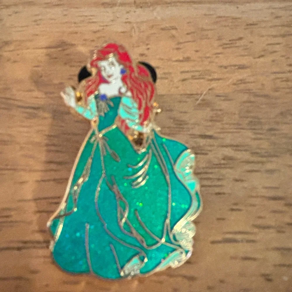 Disney 2012 The Little Mermaid Princess Ariel Glitter Dress Pin